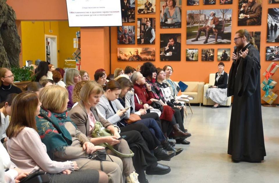 Рождественский фестиваль «Наставничество в духовно-нравственном сопровождении детей и молодежи» объединил педагогов, методистов, студентов и старшеклассников Рождественский фестиваль «Наставничество в духовно-нравственном сопровождении детей и молодежи» объединил педагогов, методистов, студентов и старшеклассников