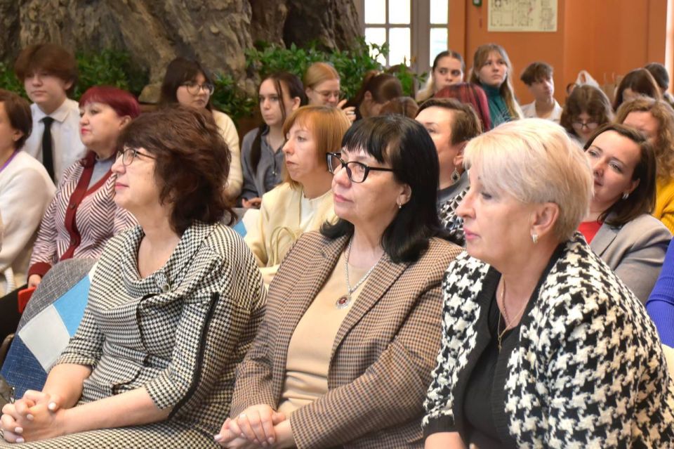 Рождественский фестиваль «Наставничество в духовно-нравственном сопровождении детей и молодежи» объединил педагогов, методистов, студентов и старшеклассников Рождественский фестиваль «Наставничество в духовно-нравственном сопровождении детей и молодежи» объединил педагогов, методистов, студентов и старшеклассников