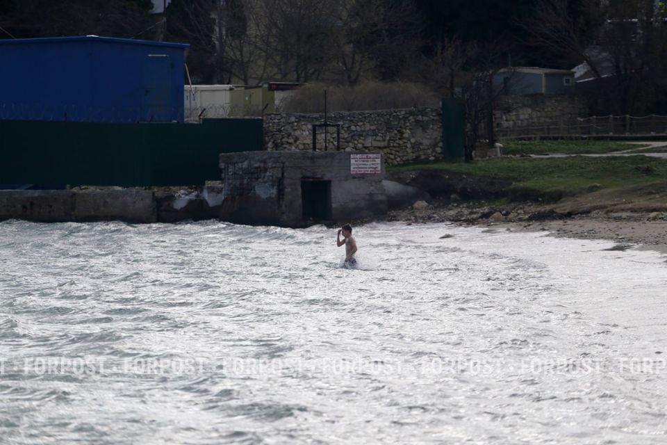 Мы решили показать вам, как проходили традиционные крещенские купания на территории Херсонеса и Нового Херсонеса, в нашем фоторепортаже Мы решили показать вам, как проходили традиционные крещенские купания на территории Херсонеса и Нового Херсонеса, в нашем фоторепортаже