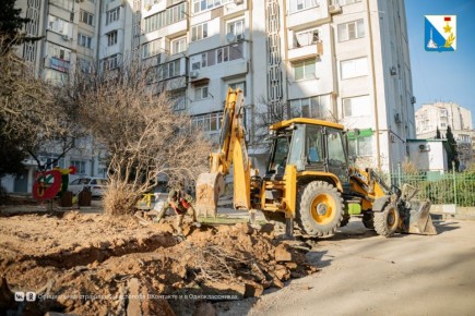 Ремонтируем придомовую территорию на улице Адмирала Юмашева