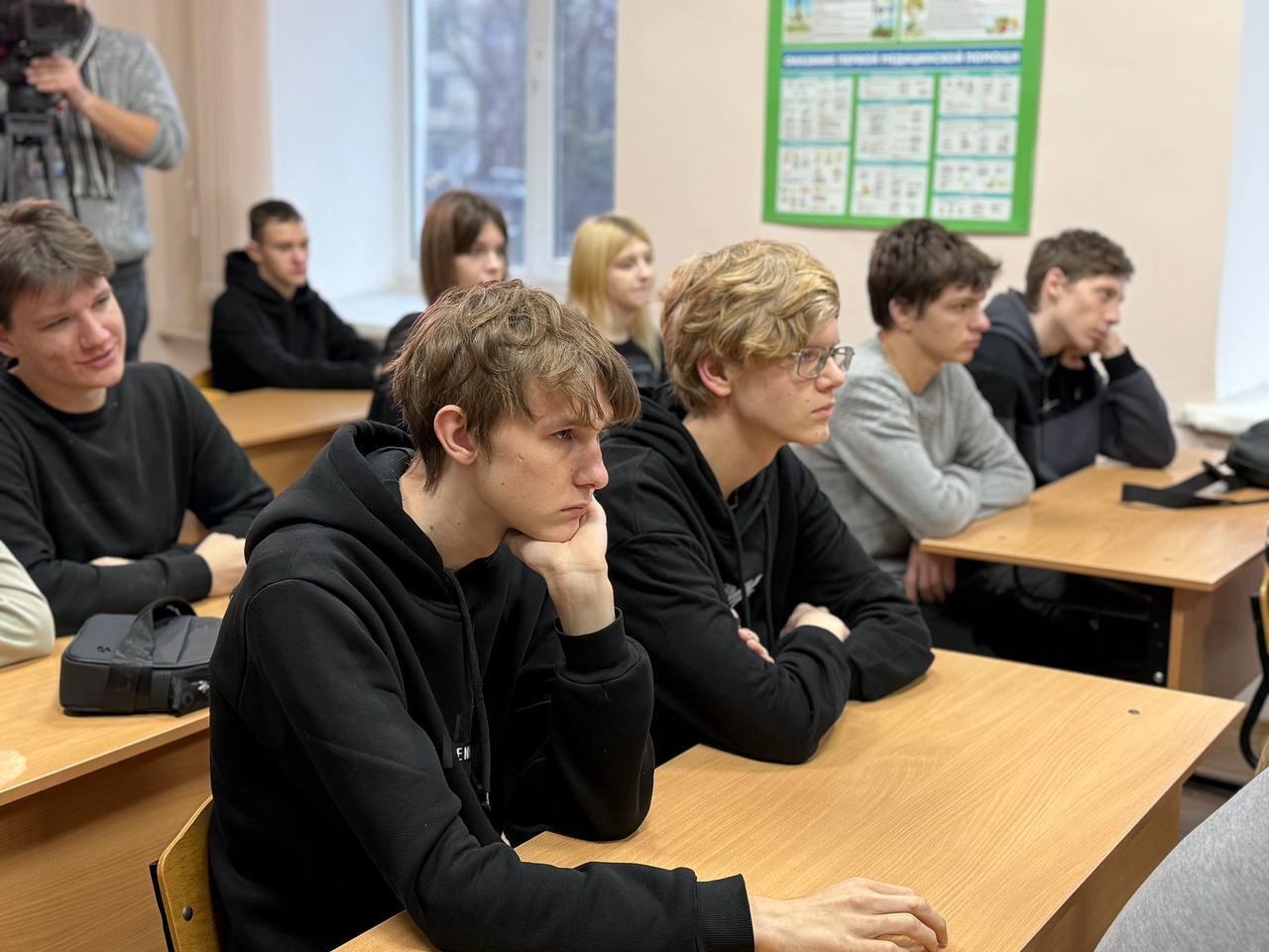 Сотрудник Спасательной службы Севастополя принял участие во встрече со студентами в рамках Всероссийского проекта «Диалоги с героями» Сотрудник Спасательной службы Севастополя принял участие во встрече со студентами в рамках Всероссийского проекта «Диалоги с героями»