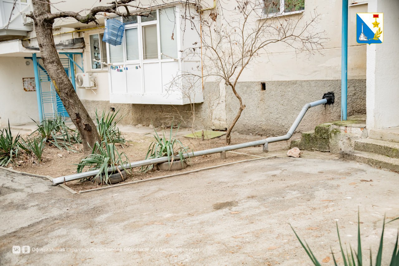 Госжилнадзор проверил качество капитального ремонта в доме на улице Коммунаров в Балаклаве Госжилнадзор проверил качество капитального ремонта в доме на улице Коммунаров в Балаклаве