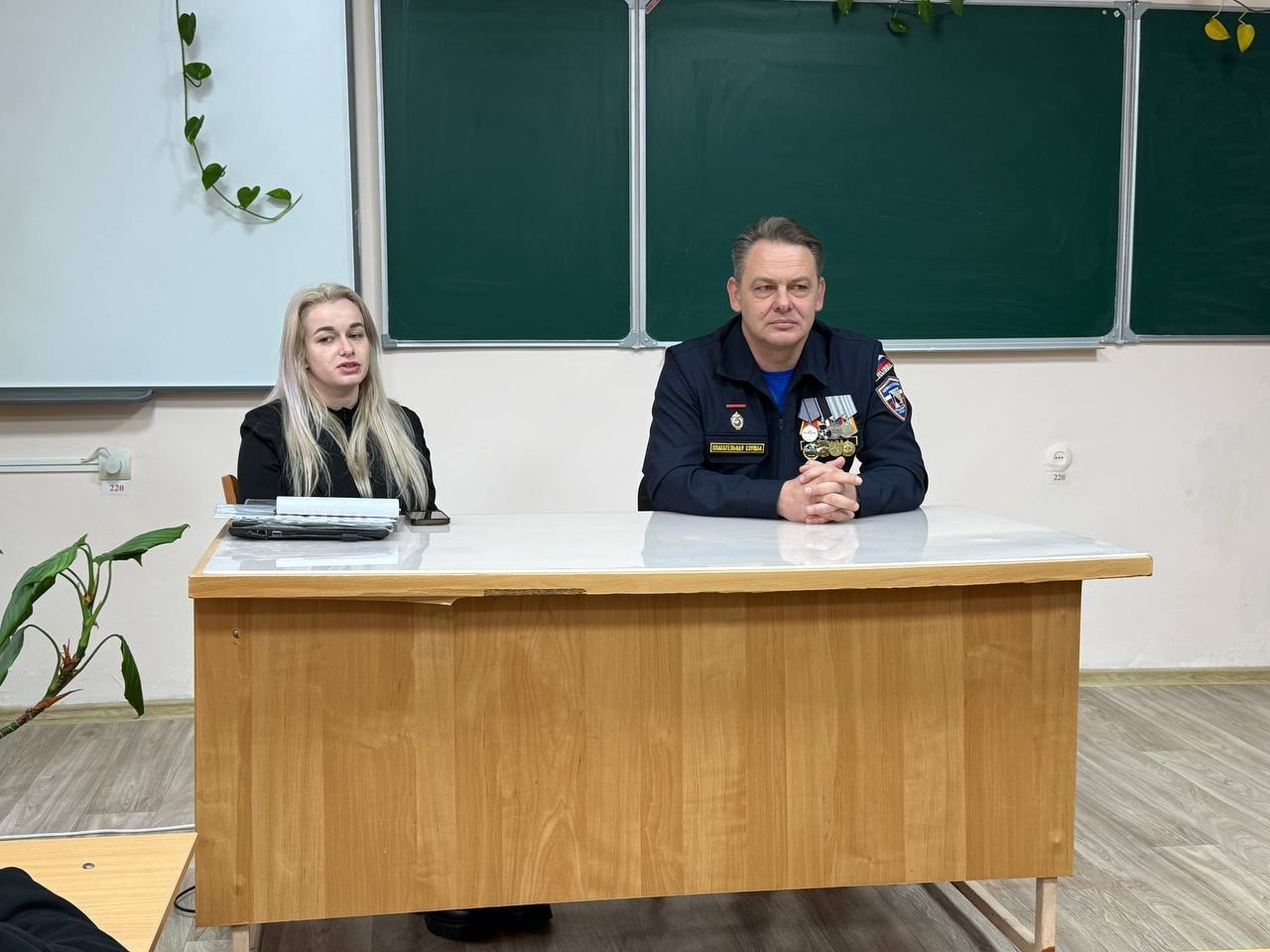 Сотрудник Спасательной службы Севастополя принял участие во встрече со студентами в рамках Всероссийского проекта «Диалоги с героями» Сотрудник Спасательной службы Севастополя принял участие во встрече со студентами в рамках Всероссийского проекта «Диалоги с героями»