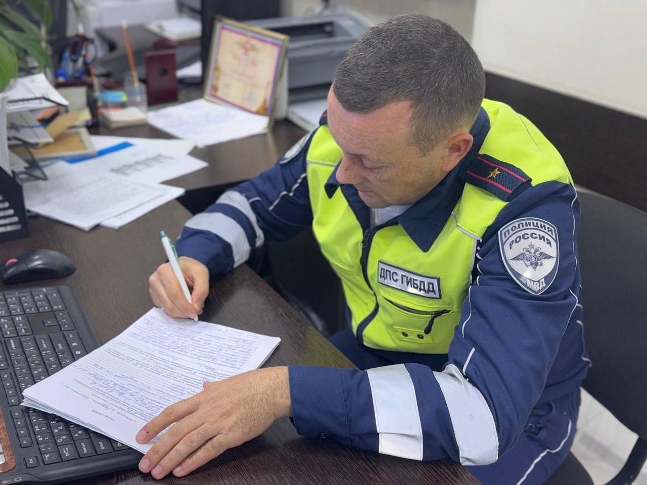 Автоинспекторы задержали в Севастополе находящегося в федеральном розыске водителя с наркотиками