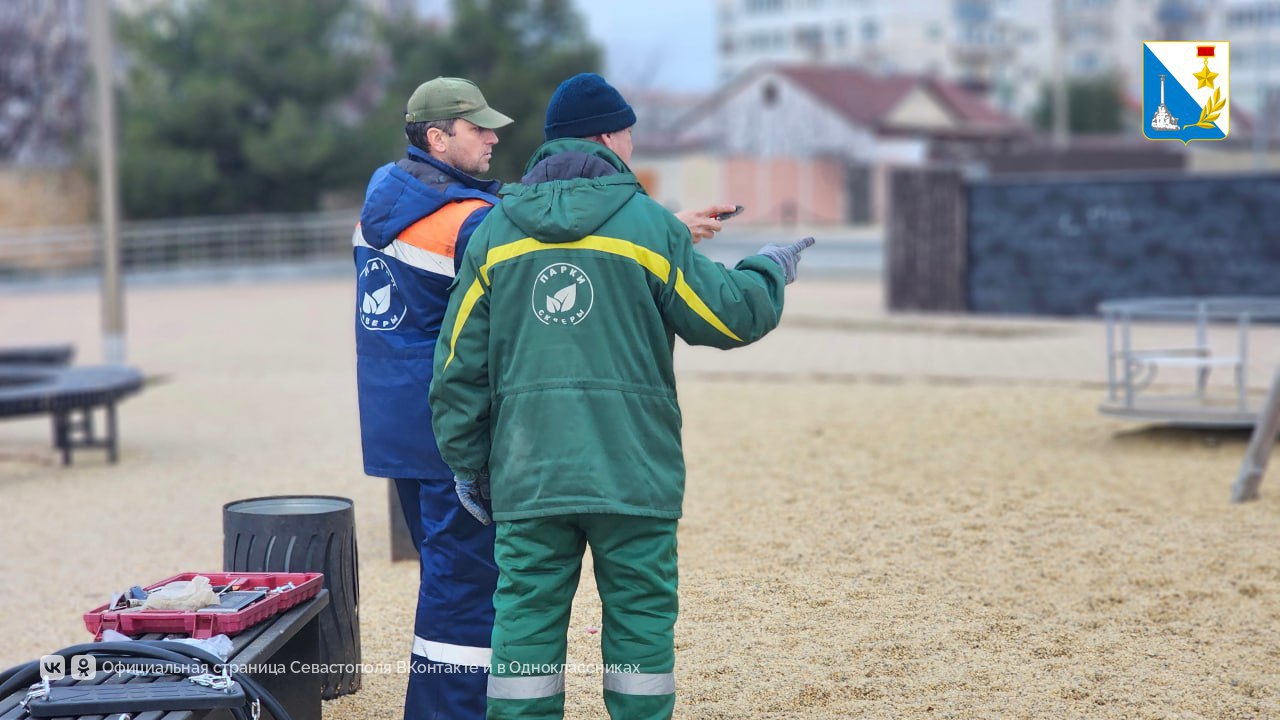 У дворца культуры рыбаков обновили качели на детской площадке У дворца культуры рыбаков обновили качели на детской площадке