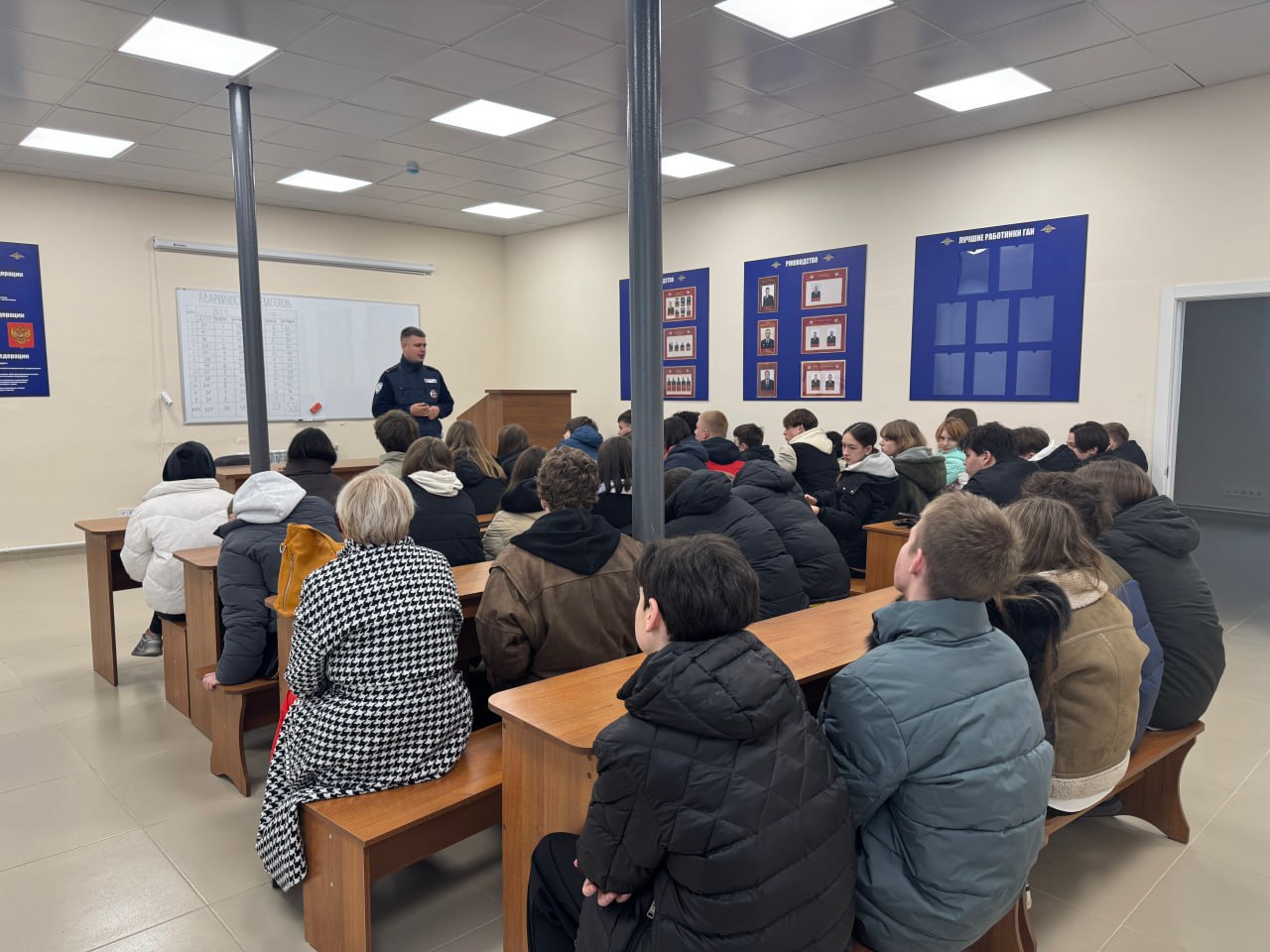 «Изнутри службы». Часть третья: как старшеклассники Севастополя знакомятся с работой Госавтоинспекции «Изнутри службы». Часть третья: как старшеклассники Севастополя знакомятся с работой Госавтоинспекции