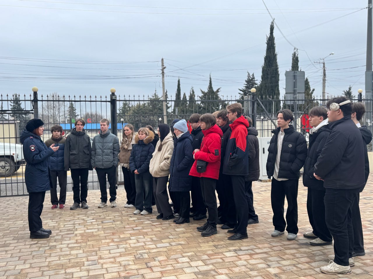 «Изнутри службы». Часть третья: как старшеклассники Севастополя знакомятся с работой Госавтоинспекции «Изнутри службы». Часть третья: как старшеклассники Севастополя знакомятся с работой Госавтоинспекции