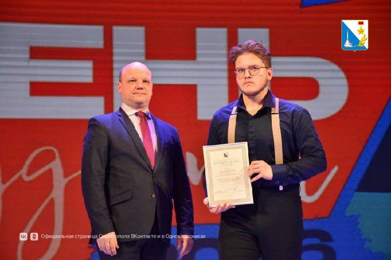 25 студентов Севастополя получают ежемесячную стипендию Правительства за отличную учебу, спортивные и творческие успехи 25 студентов Севастополя получают ежемесячную стипендию Правительства за отличную учебу, спортивные и творческие успехи