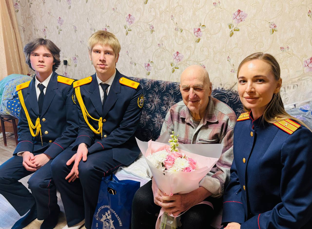 В День воинской славы сотрудники региональных следственных управлений СК России отдали дань уважения и памяти жителям блокадного Ленинграда В День воинской славы сотрудники региональных следственных управлений СК России отдали дань уважения и памяти жителям блокадного Ленинграда