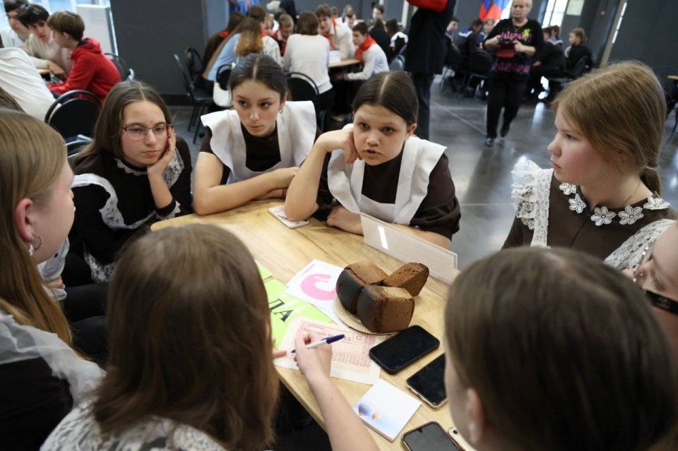 ��������������� ��������� 7-9 ������� ������� ������� � �������������� ���� �900 ���� ��������