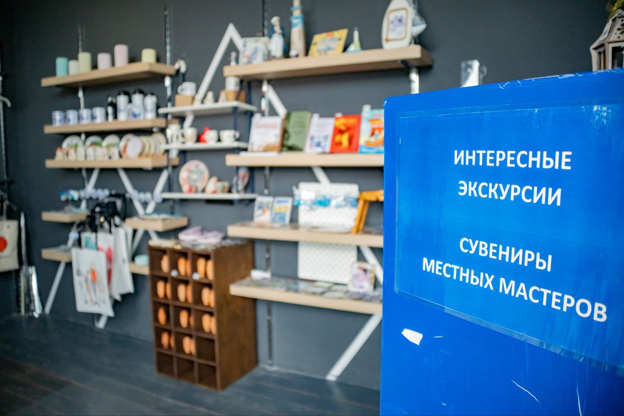 На одной из главных транспортных артерий, связывающих Севастополь с Южным берегом Крыма действует Туристско-информационный центр (ТИЦ) Севастополя, расположенный на территории Винодельни 78 На одной из главных транспортных артерий, связывающих Севастополь с Южным берегом Крыма действует Туристско-информационный центр (ТИЦ) Севастополя, расположенный на территории Винодельни 78