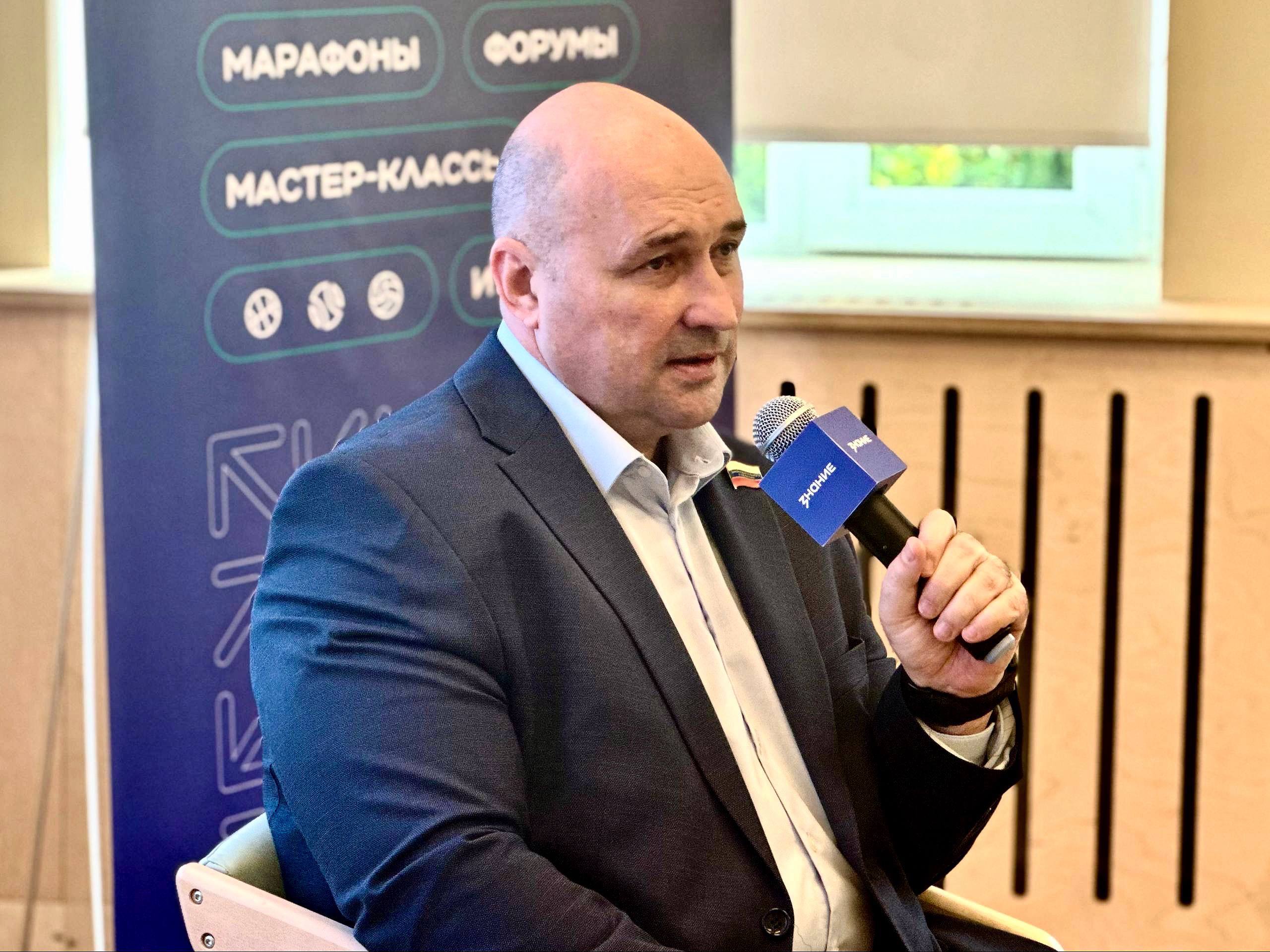 Владимир Немцев: В общественно-деловом центре СевГУ встретился со старшеклассниками и студентами в рамках всероссийской просветительской акции Российского общества «Знание», приуроченной к Дню государственного служащего Владимир Немцев: В общественно-деловом центре СевГУ встретился со старшеклассниками и студентами в рамках всероссийской просветительской акции Российского общества «Знание», приуроченной к Дню государственного служащего