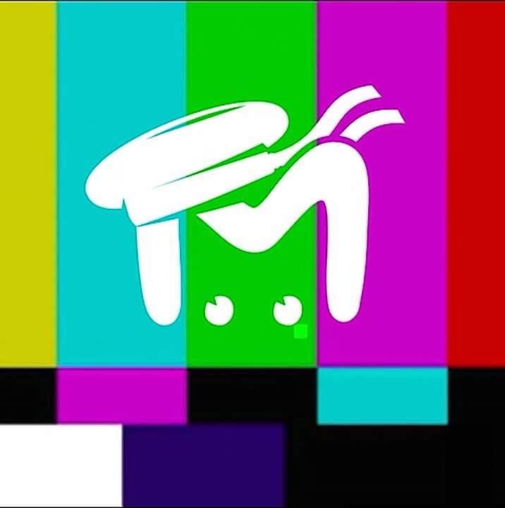 Фура полыхает перед Ялтинским кольцом в Севастополе