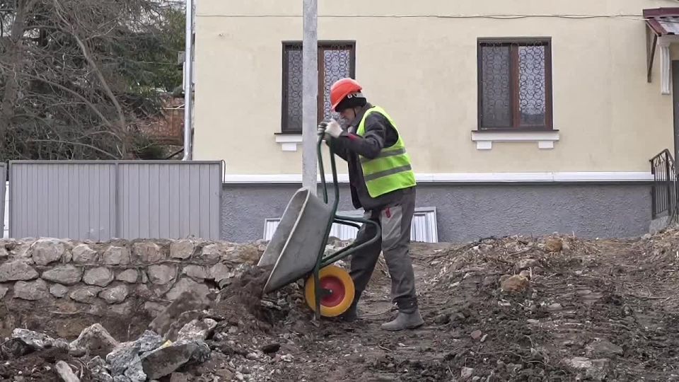В Балаклаве началась подготовка к реставрации кинотеатра «Родина»