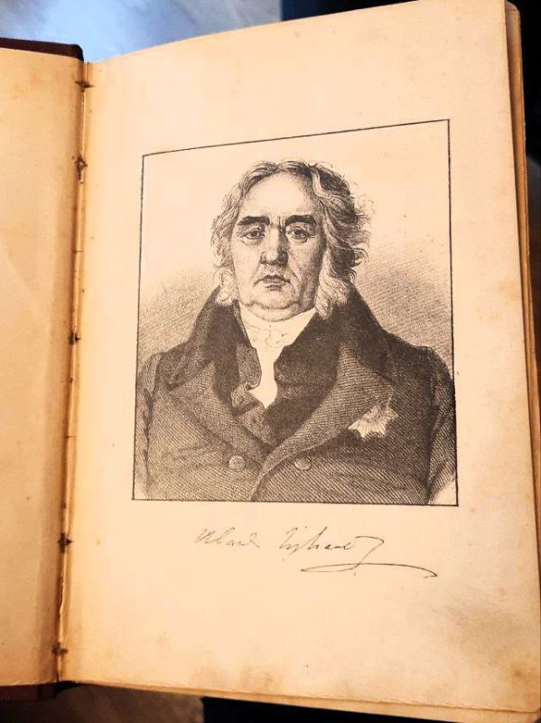 Раритетное издание басен Крылова передано в дар Севастопольской детской школе искусств Раритетное издание басен Крылова передано в дар Севастопольской детской школе искусств