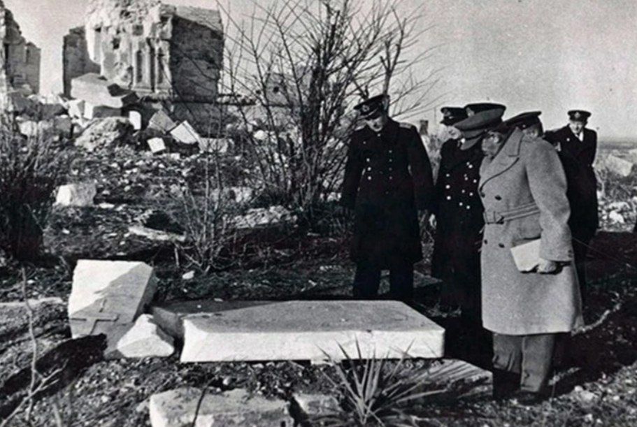 ��������� ���������: 4 ������� 1945 ����, �������� ��������� ����������� ������� ����� ���������������� �������� � ����, ��� � ��������������