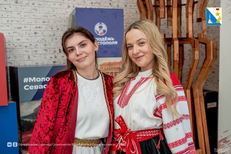 Молодёжь Севастополя присоединилась к всероссийскому открытию Года единства народов России Молодёжь Севастополя присоединилась к всероссийскому открытию Года единства народов России