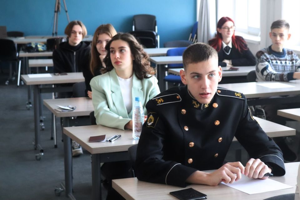 С 1 января многодетные семьи в Севастополе смогут компенсировать половину стоимости обучения для всех детей в вузах и колледжах