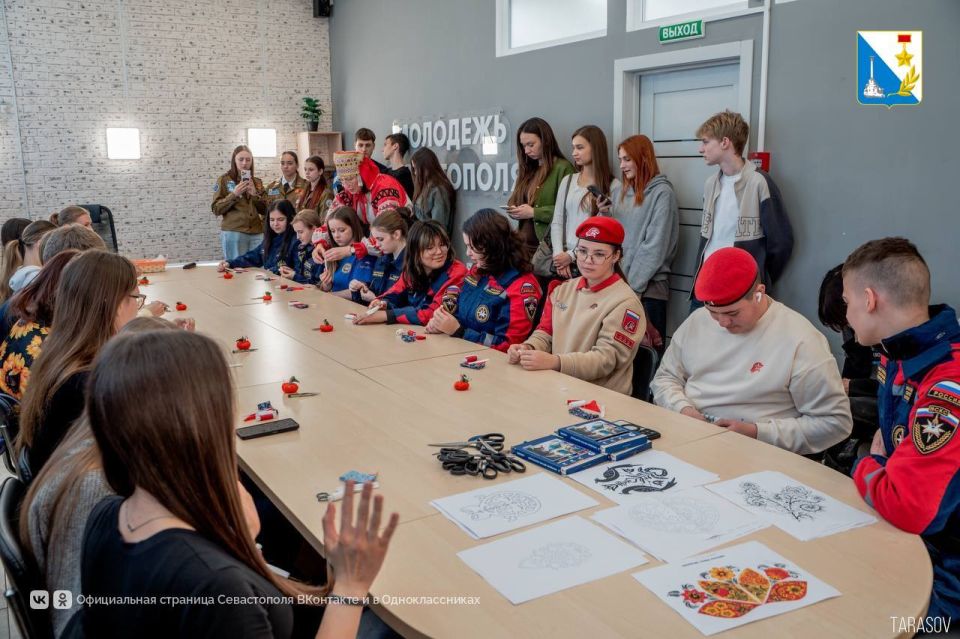 Молодёжь Севастополя присоединилась к всероссийскому открытию Года единства народов России Молодёжь Севастополя присоединилась к всероссийскому открытию Года единства народов России