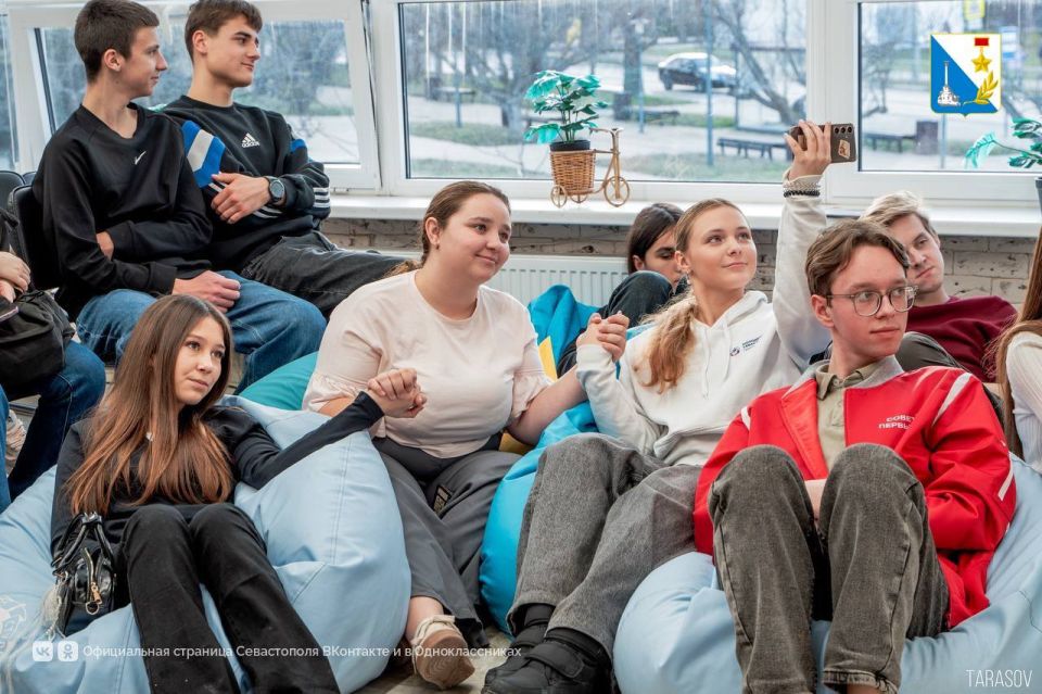 Молодёжь Севастополя присоединилась к всероссийскому открытию Года единства народов России Молодёжь Севастополя присоединилась к всероссийскому открытию Года единства народов России