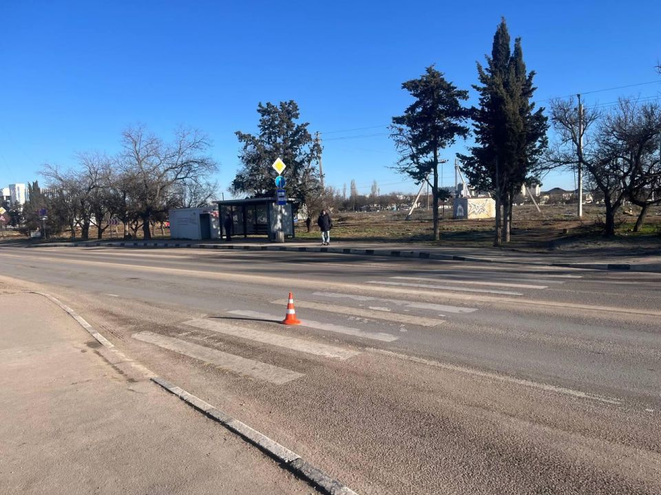 На трассе «Ялта-Севастополь» водитель сбил подростка на пешеходном переходе и скрылся
