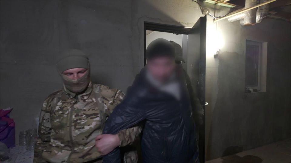 ФСБ задержала в Крыму двух россиян – сторонников террористической организации ФСБ задержала в Крыму двух россиян – сторонников террористической организации