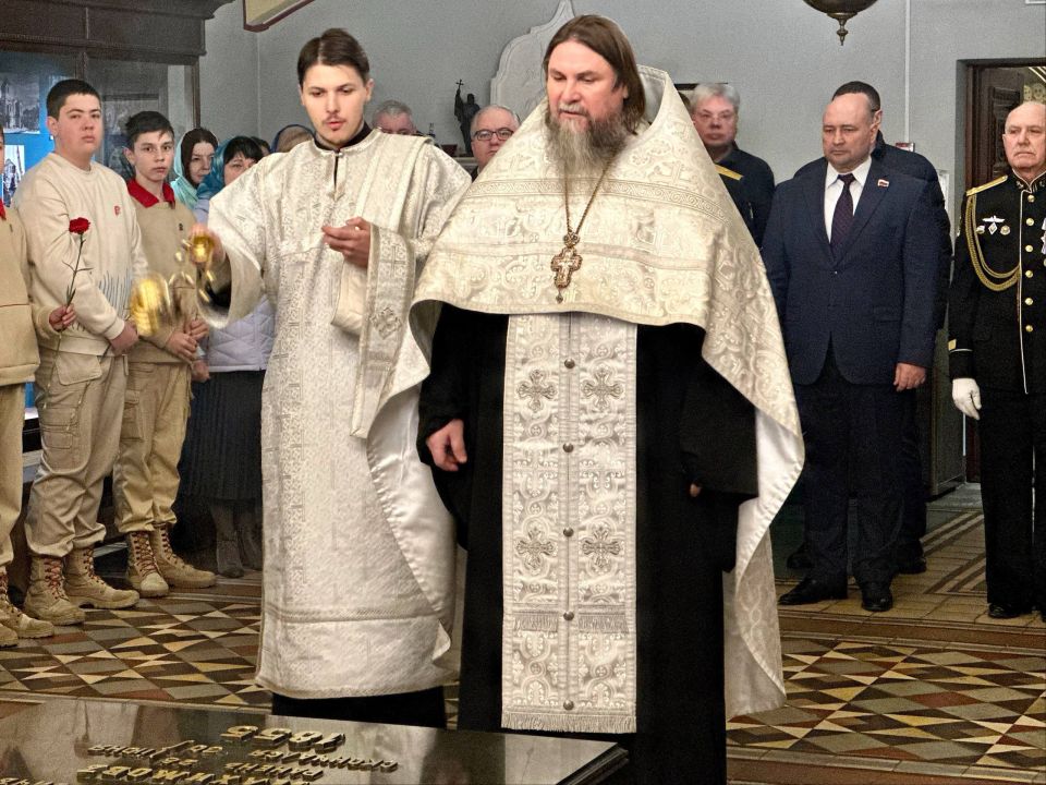 Владимир Немцев: Сегодня в Свято-Владимирском соборе — усыпальнице адмиралов — принял участие в молебне и митинге, посвящённых 220-летию со дня рождения вице-адмирала Владимира Алексеевича Корнилова Владимир Немцев: Сегодня в Свято-Владимирском соборе — усыпальнице адмиралов — принял участие в молебне и митинге, посвящённых 220-летию со дня рождения вице-адмирала Владимира Алексеевича Корнилова