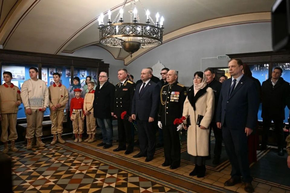 Александр Кулагин: 13 февраля в Севастополе отметили 220 -летие со Дня рождения вице-адмирала Владимира Алексеевича Корнилова, героя Крымской войны Александр Кулагин: 13 февраля в Севастополе отметили 220 -летие со Дня рождения вице-адмирала Владимира Алексеевича Корнилова, героя Крымской войны