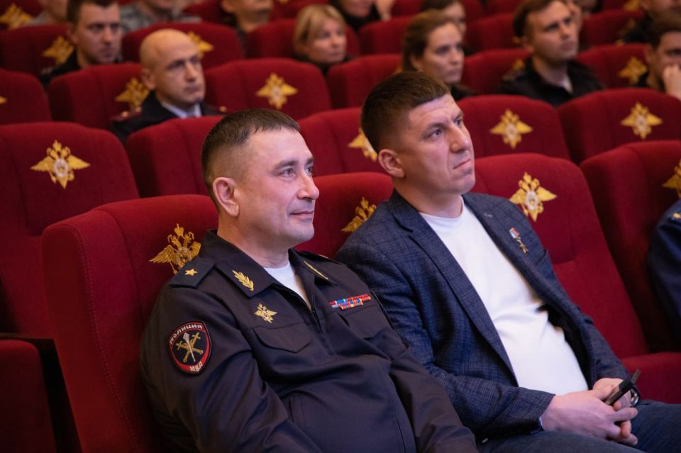 В Управлении МВД России по г.Севастополю прошло патриотическое занятие в рамках Единого дня государственного правового информирования В Управлении МВД России по г.Севастополю прошло патриотическое занятие в рамках Единого дня государственного правового информирования