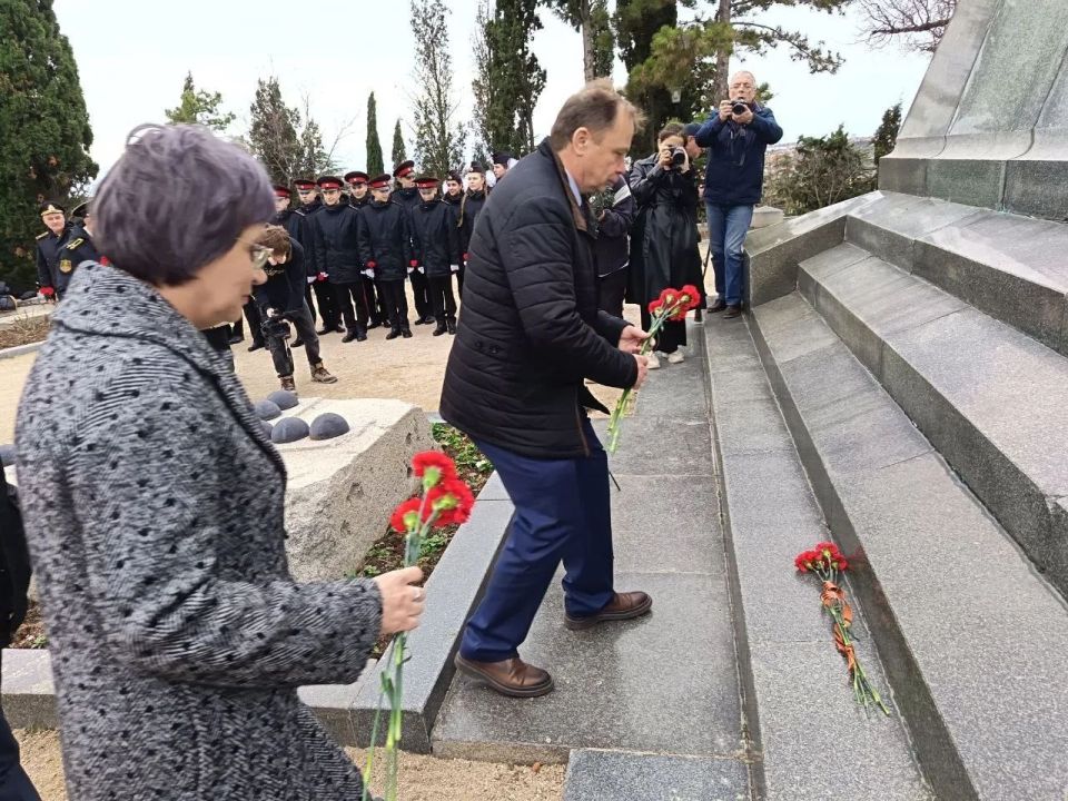 Александр Кулагин: 13 февраля в Севастополе отметили 220 -летие со Дня рождения вице-адмирала Владимира Алексеевича Корнилова, героя Крымской войны Александр Кулагин: 13 февраля в Севастополе отметили 220 -летие со Дня рождения вице-адмирала Владимира Алексеевича Корнилова, героя Крымской войны