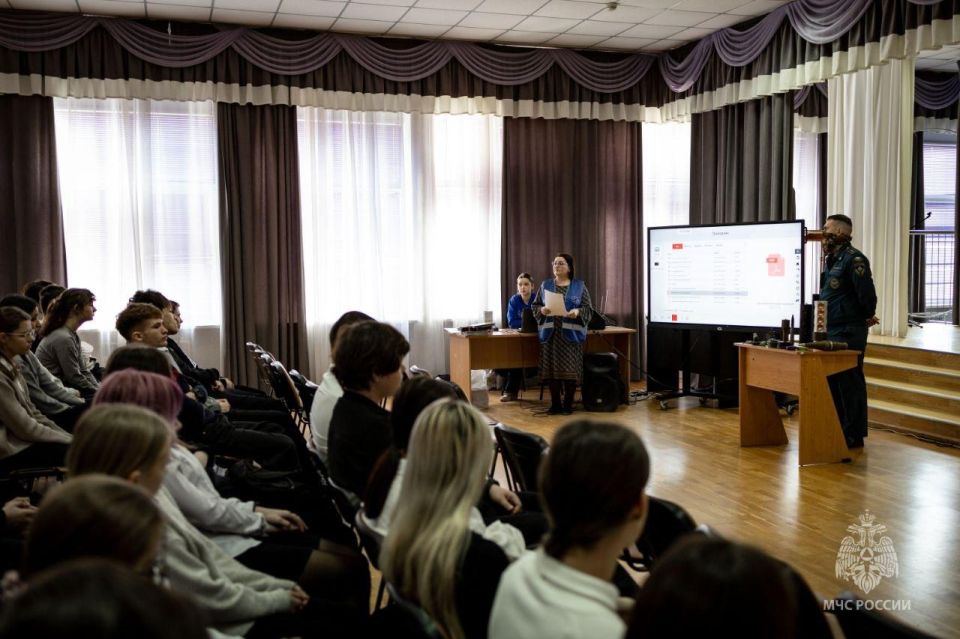 В севастопольской школе провели урок о боеприпасах В севастопольской школе провели урок о боеприпасах