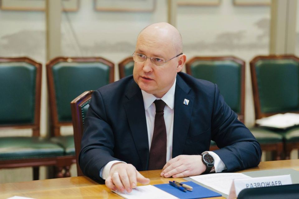 Сергей и Цивилев и Михаил Развожаев обсудили энергоснабжение Севастополя Сергей и Цивилев и Михаил Развожаев обсудили энергоснабжение Севастополя