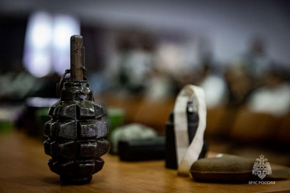 В севастопольской школе провели урок о боеприпасах В севастопольской школе провели урок о боеприпасах