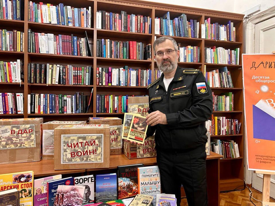 День книгодарения. В Центральной городской библиотеке им. Л.Н. Толстого сегодня большой праздник – люди дарят книги День книгодарения. В Центральной городской библиотеке им. Л.Н. Толстого сегодня большой праздник – люди дарят книги