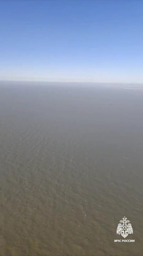 К поискам пропавших рыбаков в Азовском море привлекли вертолет МИ-8 – МЧС