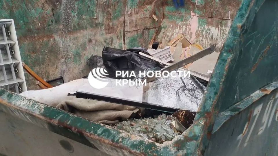 Еще кадры ликвидации последствий ночной атаки ВСУ на Севастополь Еще кадры ликвидации последствий ночной атаки ВСУ на Севастополь