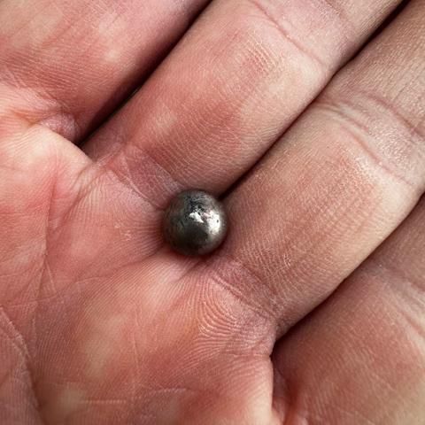 Сбитый дрон, который сдетонировал во дворе на Гоголя, был начинён поражающими металлическими шариками, сообщил Развожаев Сбитый дрон, который сдетонировал во дворе на Гоголя, был начинён поражающими металлическими шариками, сообщил Развожаев