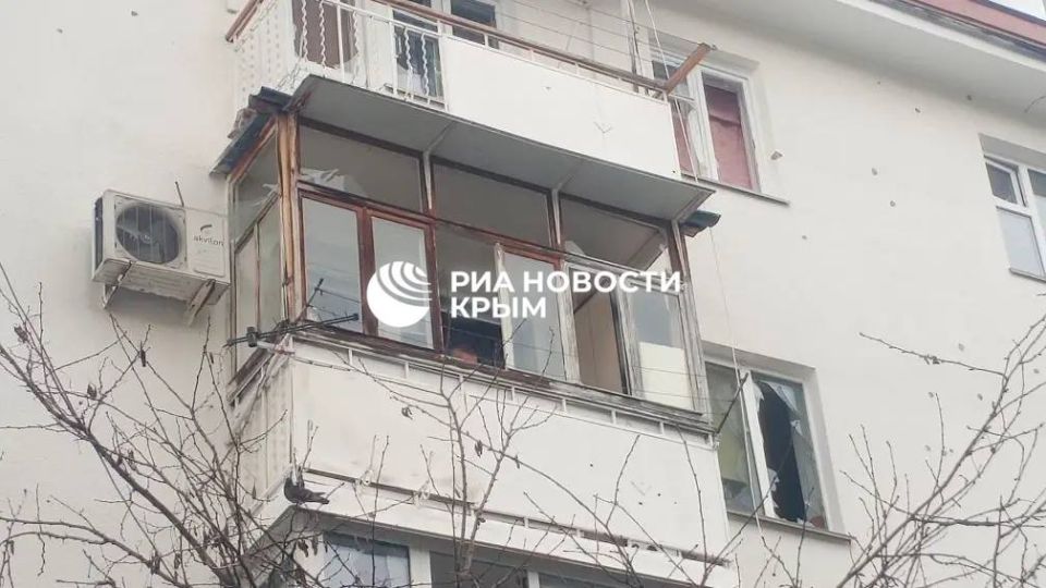 Еще кадры ликвидации последствий ночной атаки ВСУ на Севастополь