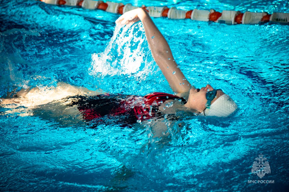 Вплавь – к победе. Сотрудники МЧС России по Севастополю состязались в соревнованиях по плаванию