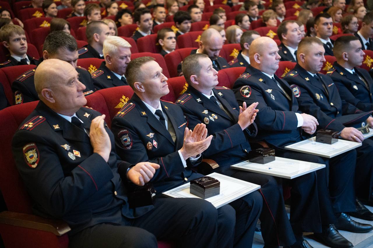 Михаил Развожаев: В преддверии Дня защитника Отечества и Дня народной воли поздравил сотрудников Управления МВД России по городу Севастополю, вручил им почётные грамоты и благодарности Михаил Развожаев: В преддверии Дня защитника Отечества и Дня народной воли поздравил сотрудников Управления МВД России по городу Севастополю, вручил им почётные грамоты и благодарности