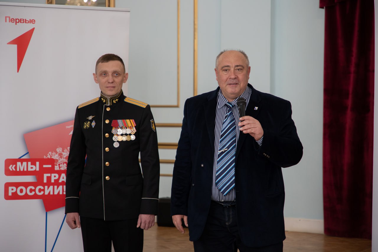 Председатель Общественного совета при УМВД России по г.Севастополю принял участие в церемонии вручения первых паспортов граждан Российской Федерации