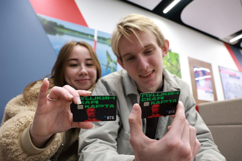 Крымчане и севастопольцы оформили более 85 тысяч Пушкинских карт в ВТБ с начала года