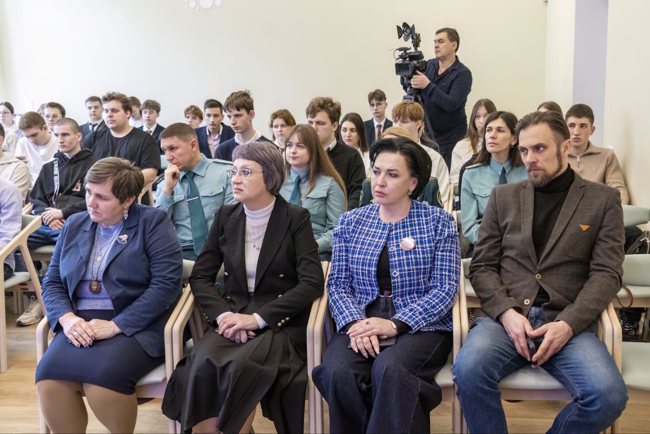 Александр Кулагин: Вместе с коллегами по депутатскому корпусу Сергеем Колбиным и Героем России Романом Кулаковым приняли участие в лектории для молодых севастопольцев , организованном Российским обществом "Знание" Александр Кулагин: Вместе с коллегами по депутатскому корпусу Сергеем Колбиным и Героем России Романом Кулаковым приняли участие в лектории для молодых севастопольцев , организованном Российским обществом "Знание"