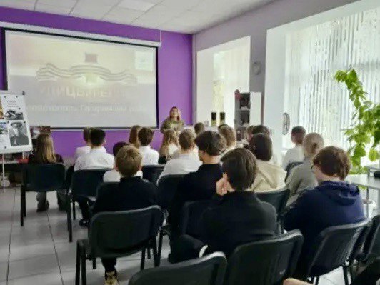 Герои в истории города. В библиотеке-филиале № 9 им. А. Ахматовой прошел час воинской славы «Улицы героев» Герои в истории города. В библиотеке-филиале № 9 им. А. Ахматовой прошел час воинской славы «Улицы героев»