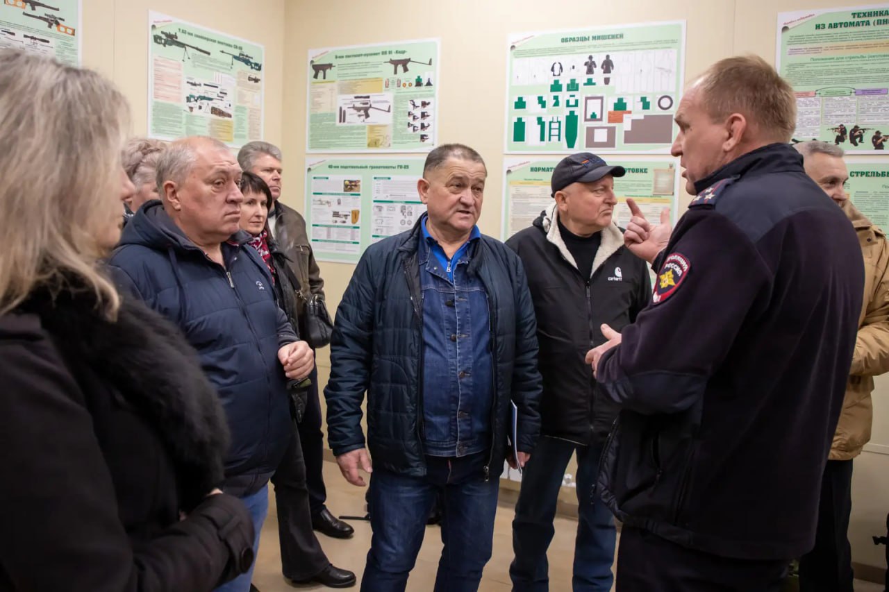 Севастопольские пенсионеры органов внутренних дел оценили современное оснащение ведомственного тира Севастопольские пенсионеры органов внутренних дел оценили современное оснащение ведомственного тира