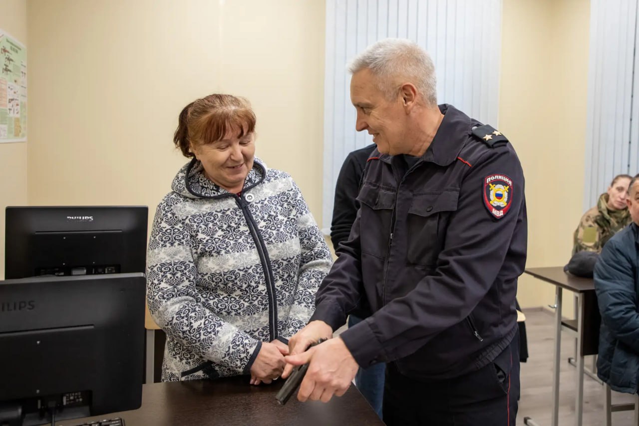 Севастопольские пенсионеры органов внутренних дел оценили современное оснащение ведомственного тира Севастопольские пенсионеры органов внутренних дел оценили современное оснащение ведомственного тира