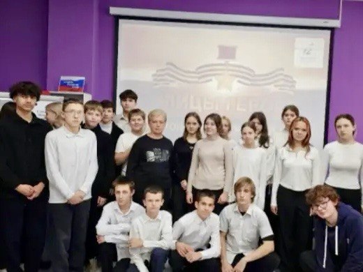 Герои в истории города. В библиотеке-филиале № 9 им. А. Ахматовой прошел час воинской славы «Улицы героев»