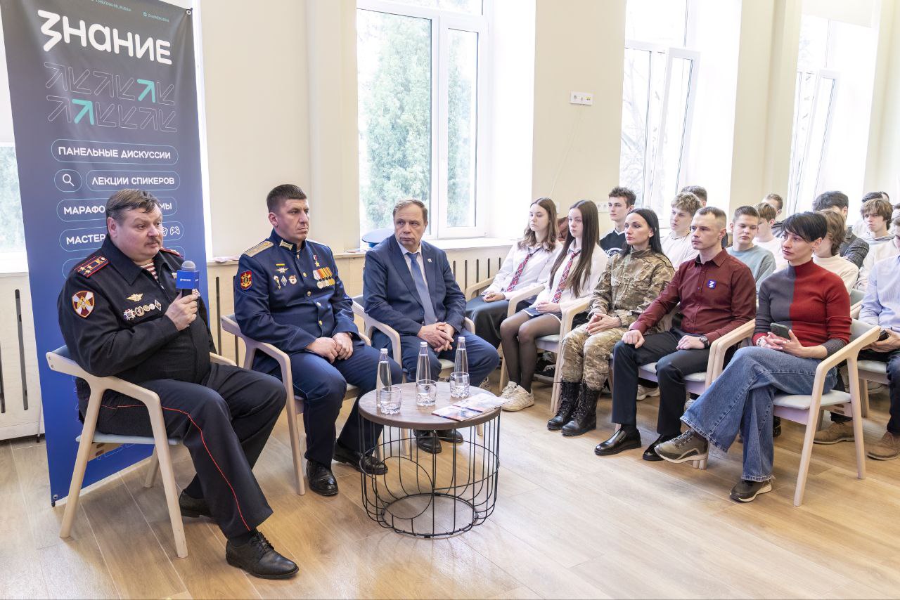 Александр Кулагин: Вместе с коллегами по депутатскому корпусу Сергеем Колбиным и Героем России Романом Кулаковым приняли участие в лектории для молодых севастопольцев , организованном Российским обществом "Знание" Александр Кулагин: Вместе с коллегами по депутатскому корпусу Сергеем Колбиным и Героем России Романом Кулаковым приняли участие в лектории для молодых севастопольцев , организованном Российским обществом "Знание"