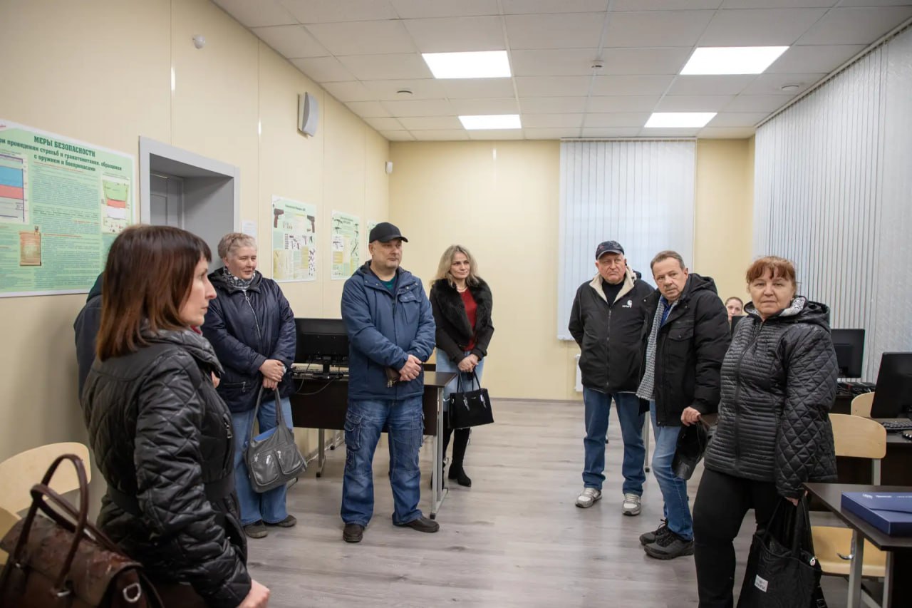 Севастопольские пенсионеры органов внутренних дел оценили современное оснащение ведомственного тира Севастопольские пенсионеры органов внутренних дел оценили современное оснащение ведомственного тира