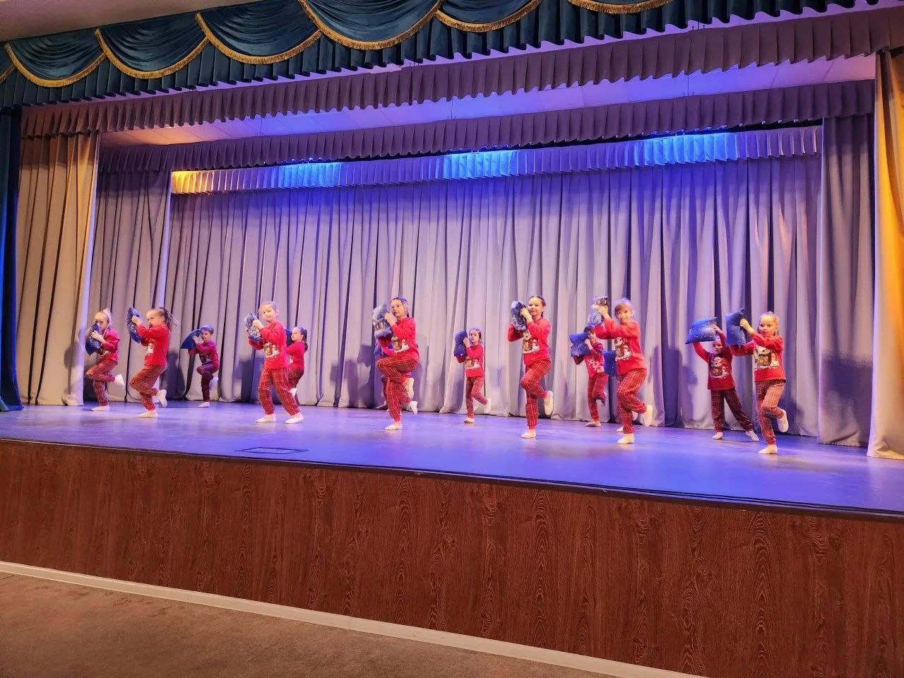 Александр Кулагин: Концерт, посвященный Дню защитника Отечества и Дню народной воли, прошел в Доме культуры Любимовки Александр Кулагин: Концерт, посвященный Дню защитника Отечества и Дню народной воли, прошел в Доме культуры Любимовки